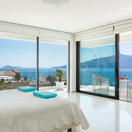 4 Bedroom 1045 F *