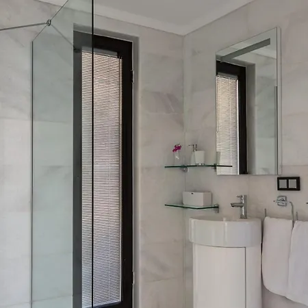 4 Bedroom 1045 F Villa *