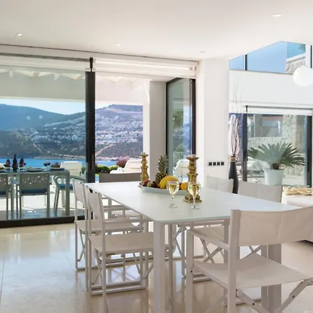 4 Bedroom 1045 F Villa *