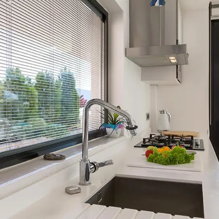 4 Bedroom 1045 F קלקן